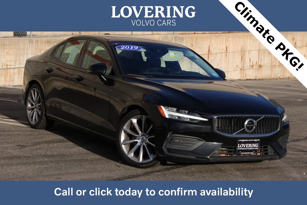 2019 Volvo S60 Momentum's photo