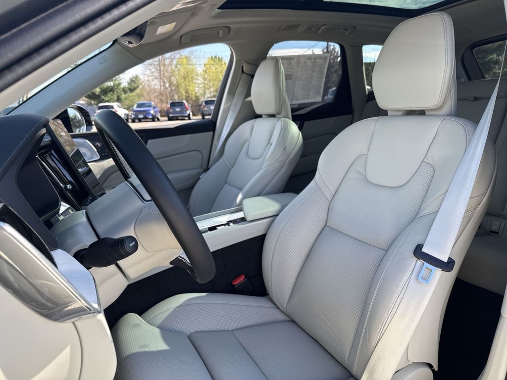 2026 Volvo XC60 Ultra - Photo 11