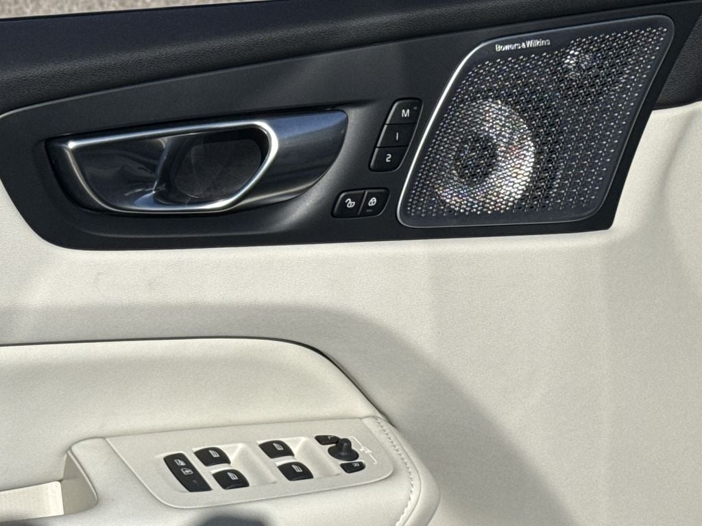 2026 Volvo XC60 Ultra - Photo 13