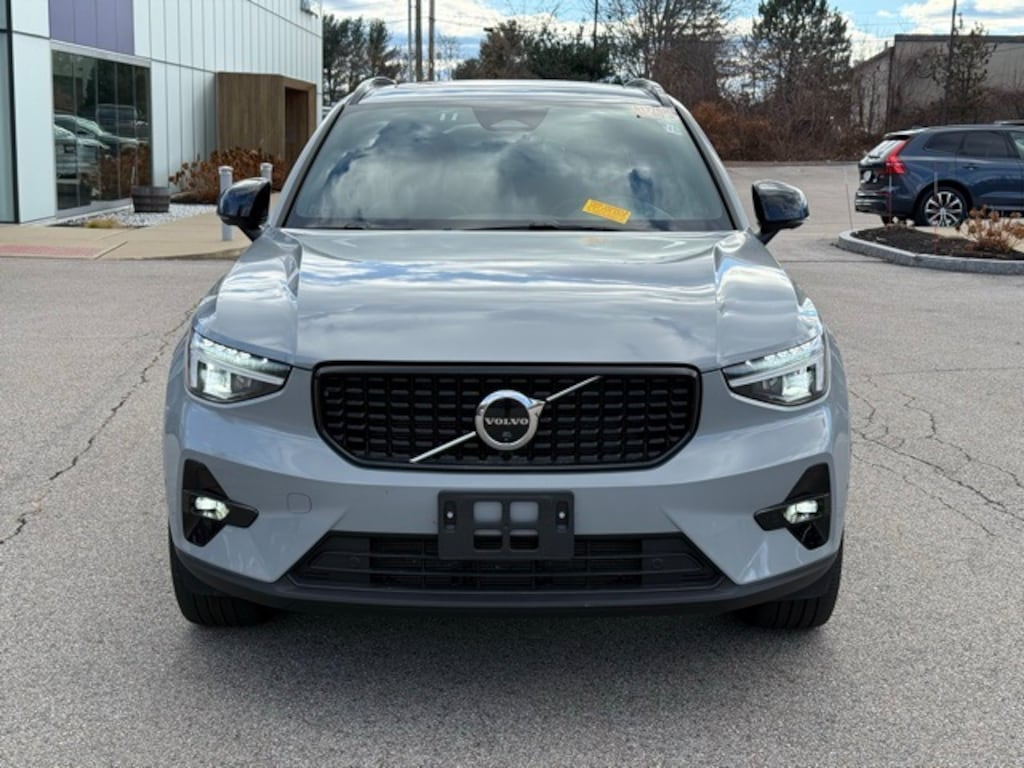 Certified 2025 Volvo XC40 B5 Plus Dark Theme SUV