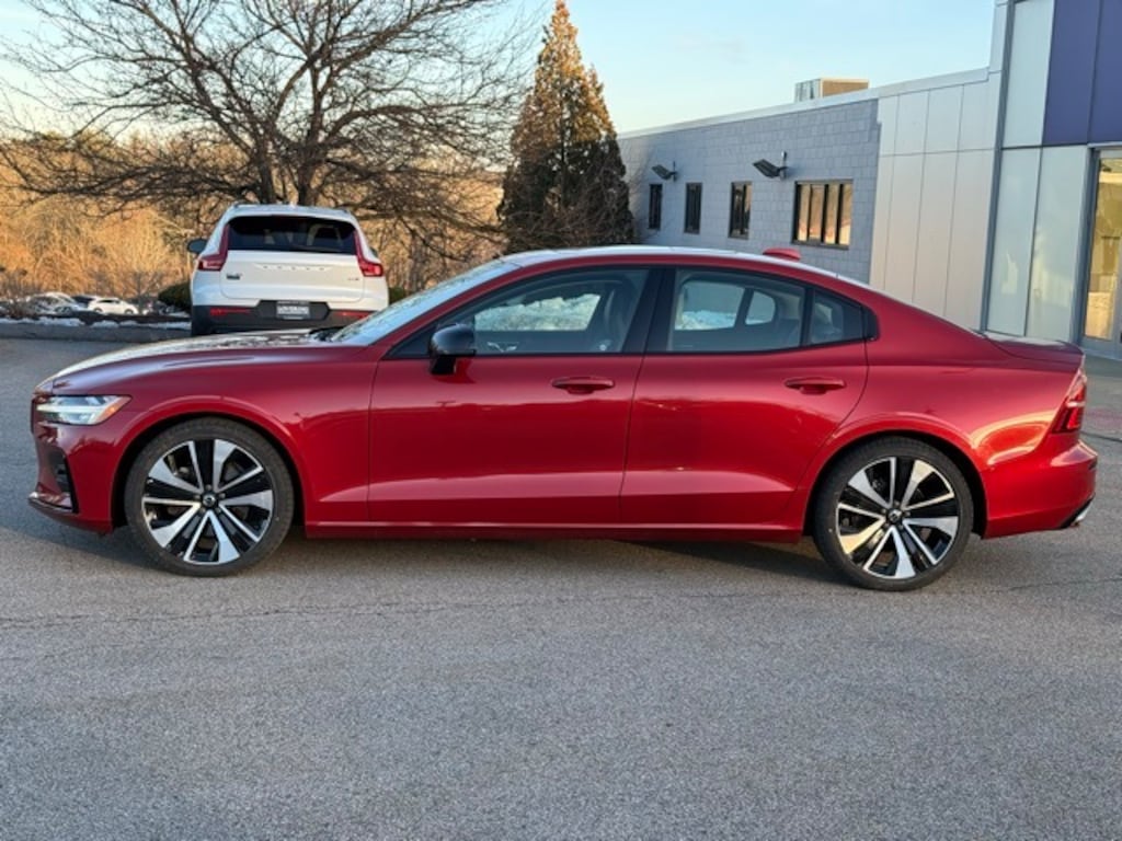 Used 2022 Volvo S60 B5 Momentum Sedan
