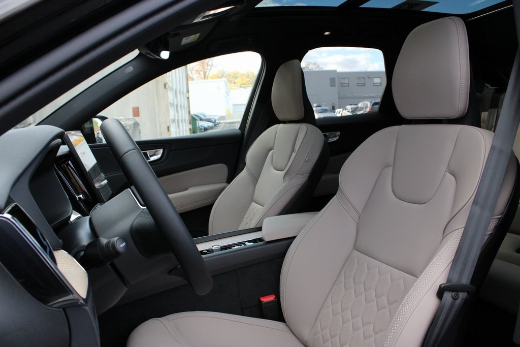 New 2026 Volvo XC60 plug-in hybrid T8 Plus SUV