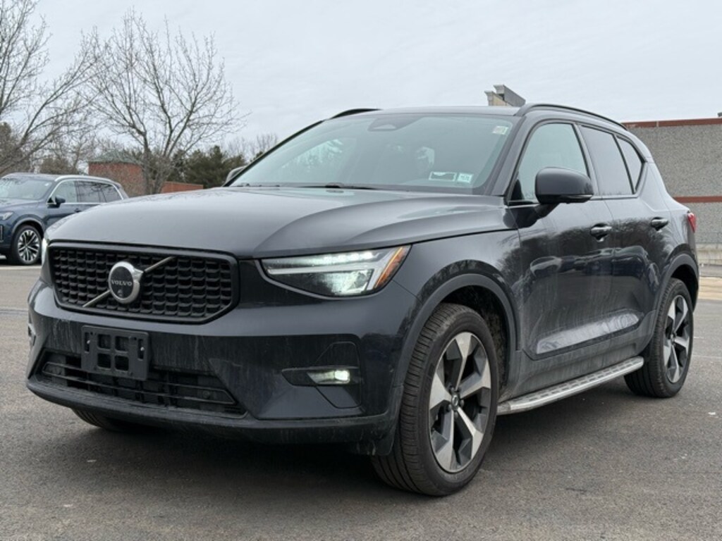 Used 2025 Volvo XC40 B5 Plus Dark Theme SUV