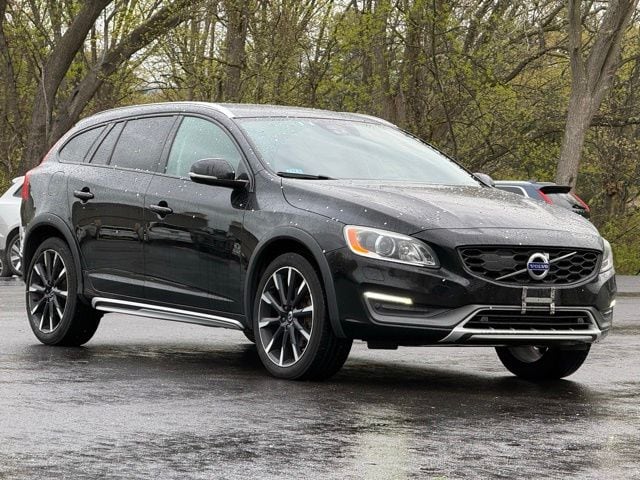 2016 Volvo V60 T5 Cross Country AWD Platinum's photo