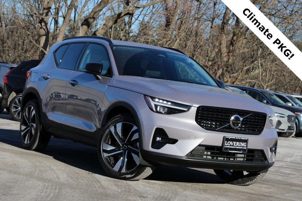 2026 Volvo XC40 SUV 