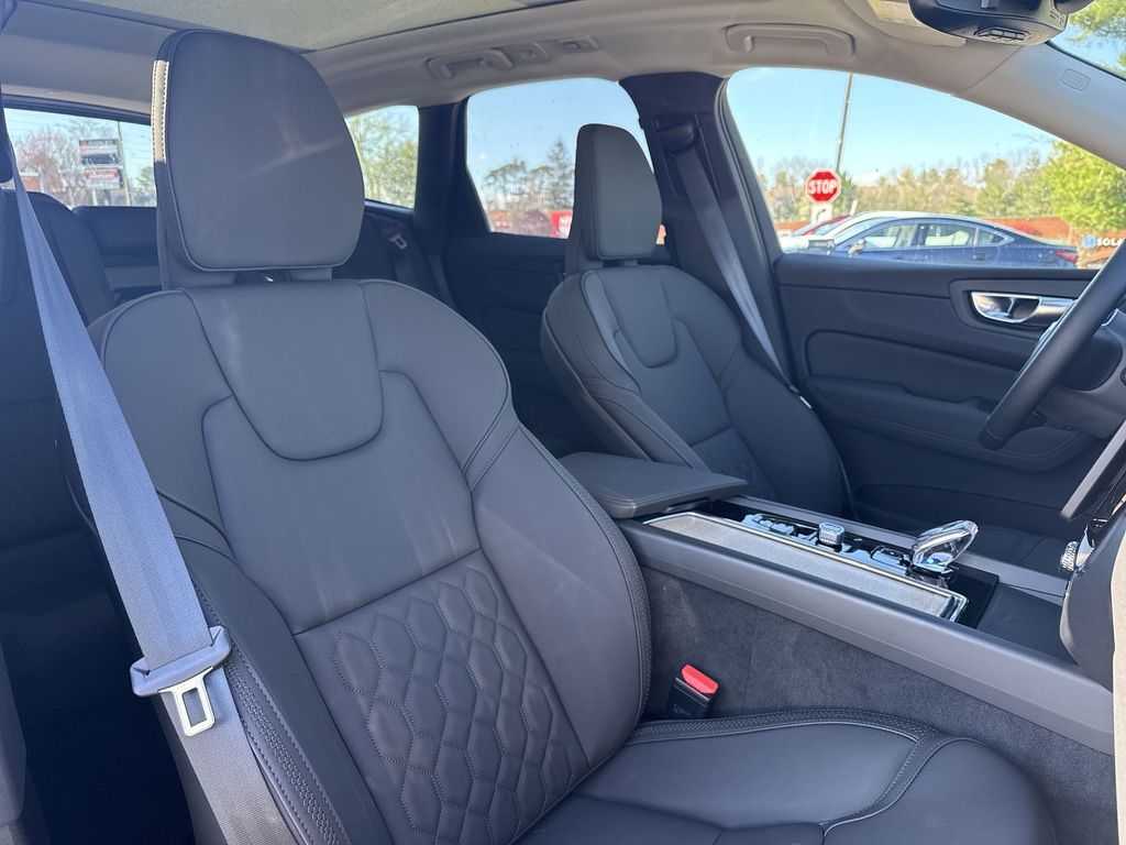 2026 Volvo XC60 Plus - Photo 23