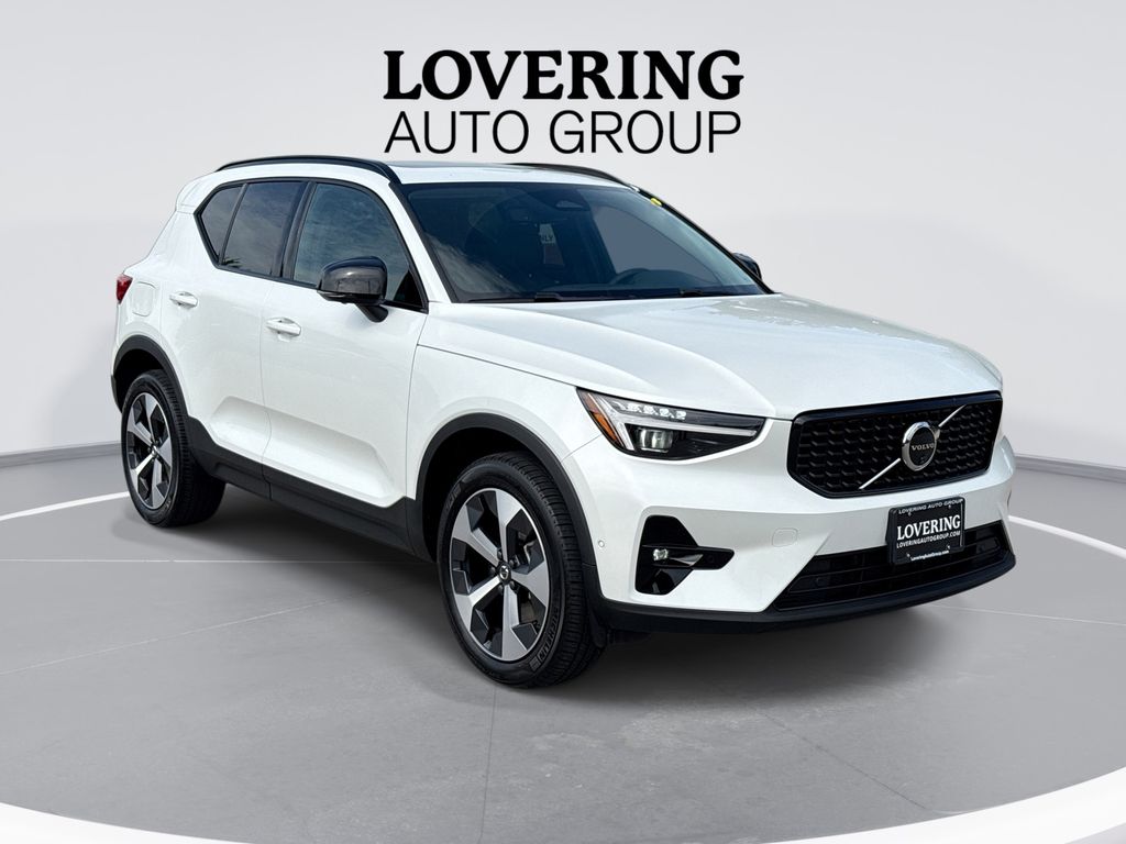 2026 Volvo XC40 SUV 