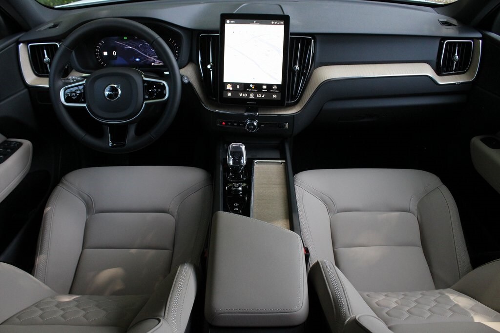 2026 Volvo XC60 B5 Plus photo 2