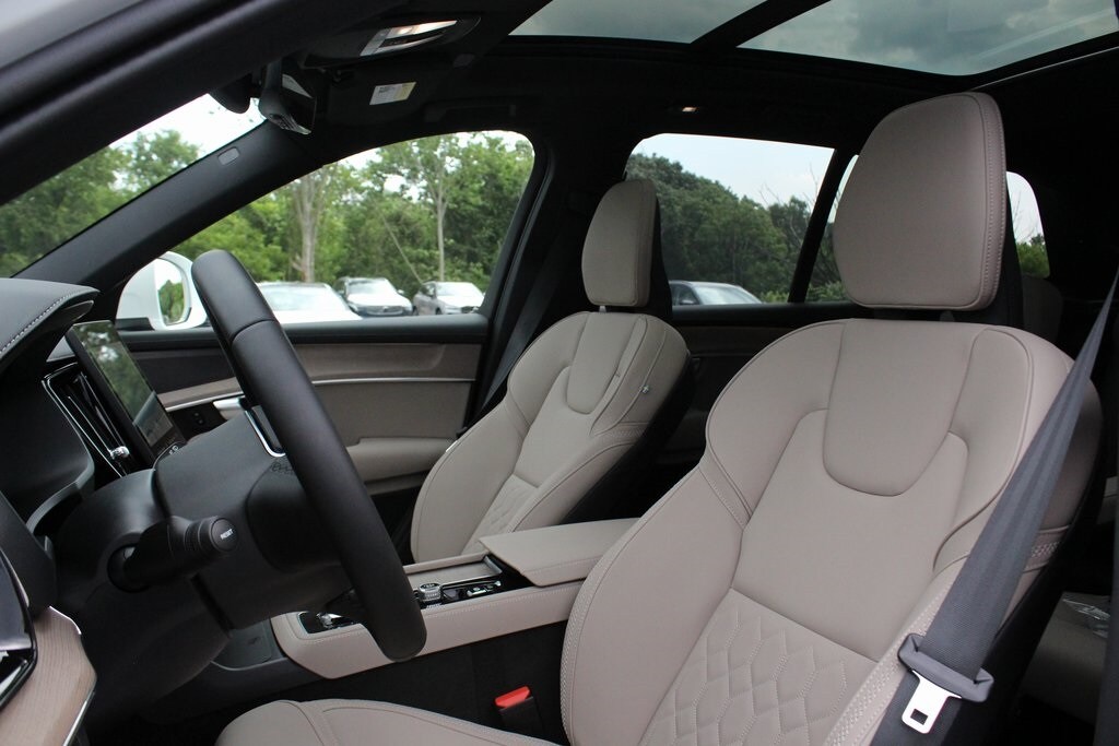 2026 Volvo XC90 Plus photo 4