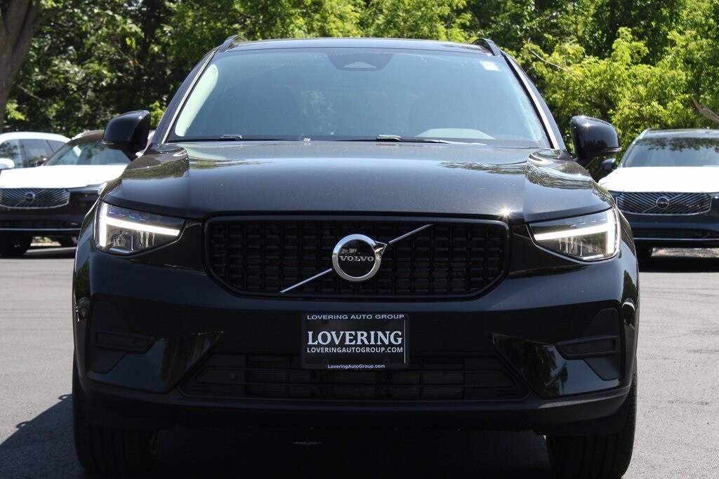 2026 Volvo XC40 Core photo 3