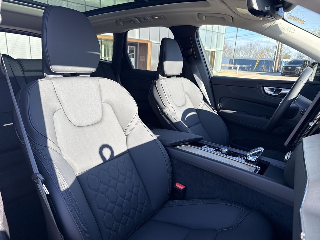 2026 Volvo XC60 Plus - Photo 23