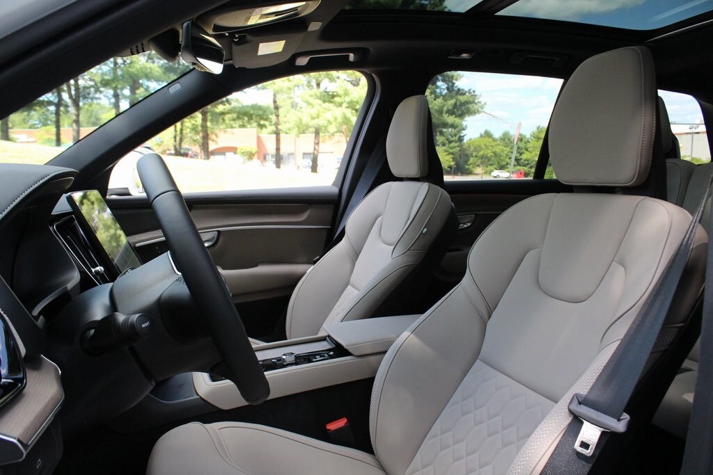 2026 Volvo XC90 Plus photo 3