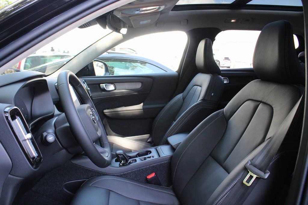 2026 Volvo XC40 Core - Photo 16
