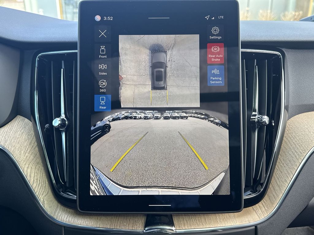 2026 Volvo XC60 Plus - Photo 17
