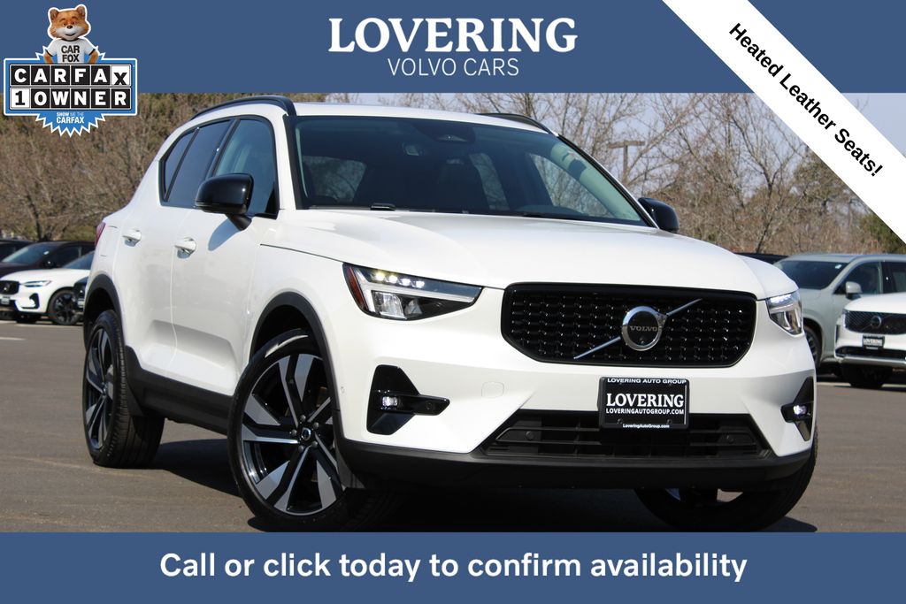 2025 Volvo XC40 SUV 