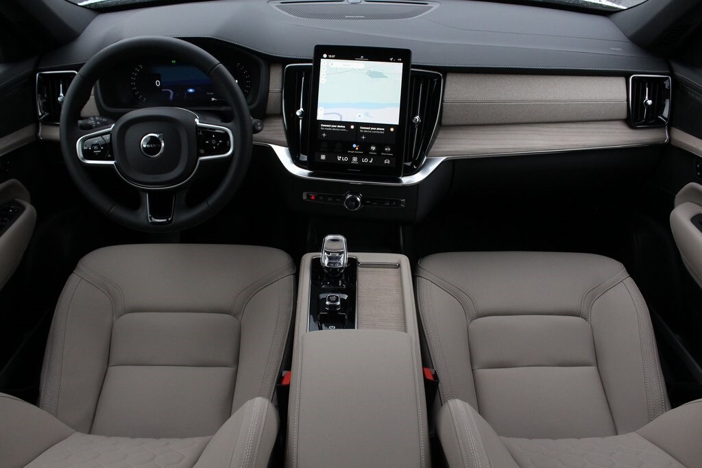 2026 Volvo XC90 Plus photo 2