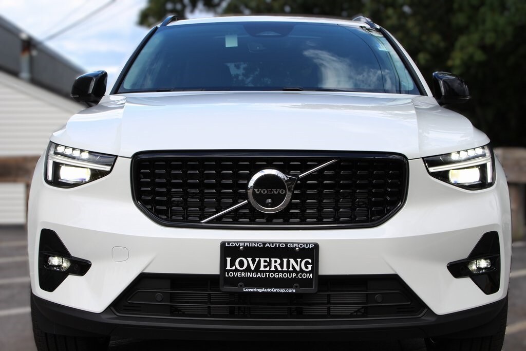 2025 Volvo XC40 Plus photo 3