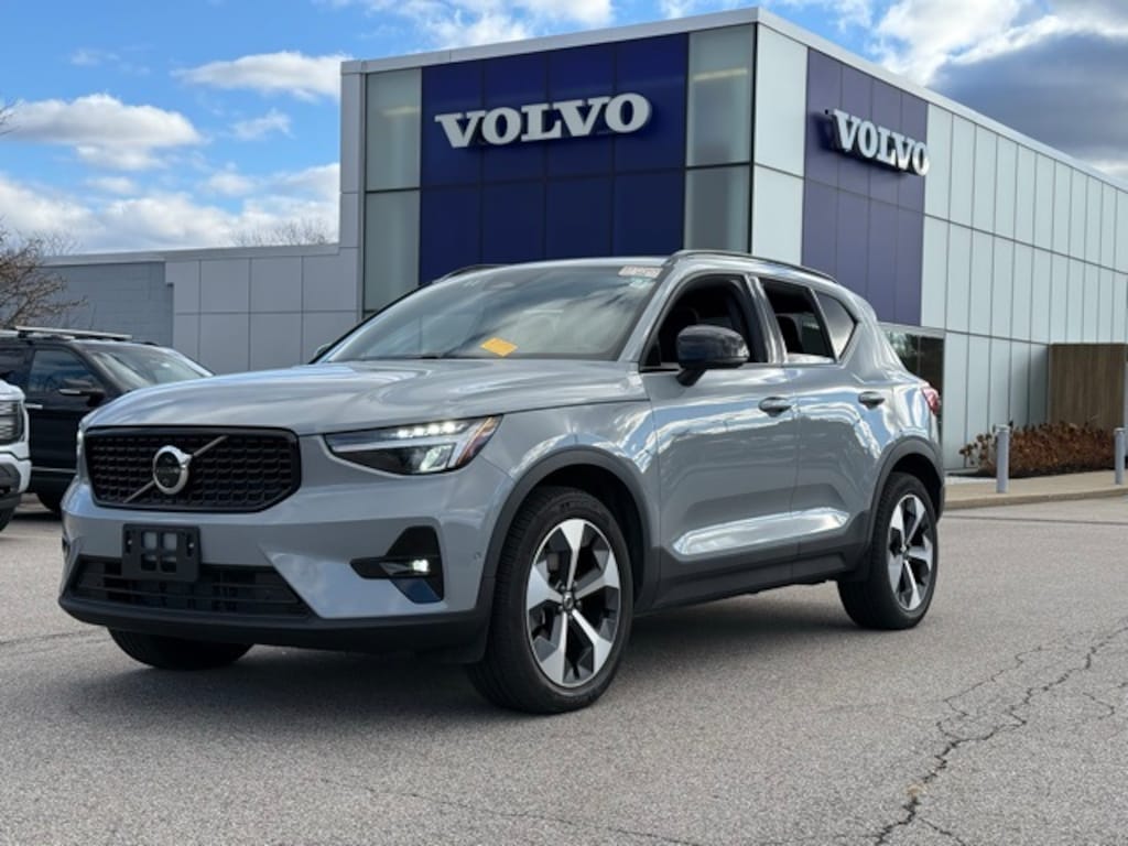Certified 2025 Volvo XC40 B5 Plus Dark Theme SUV