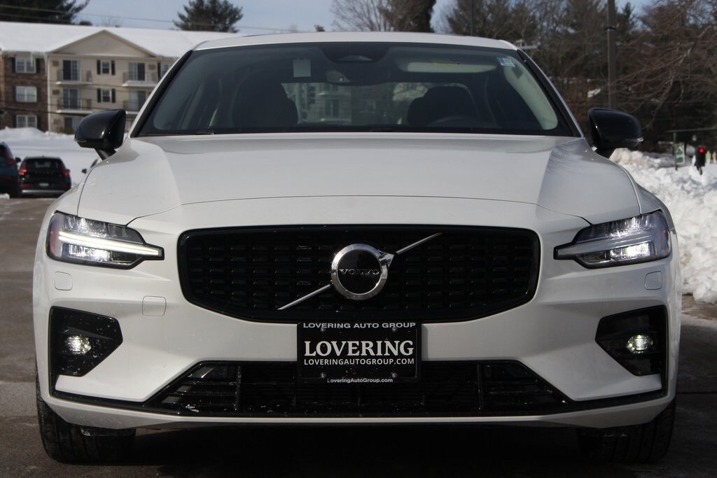 2025 Volvo S60 B5 Core photo 3