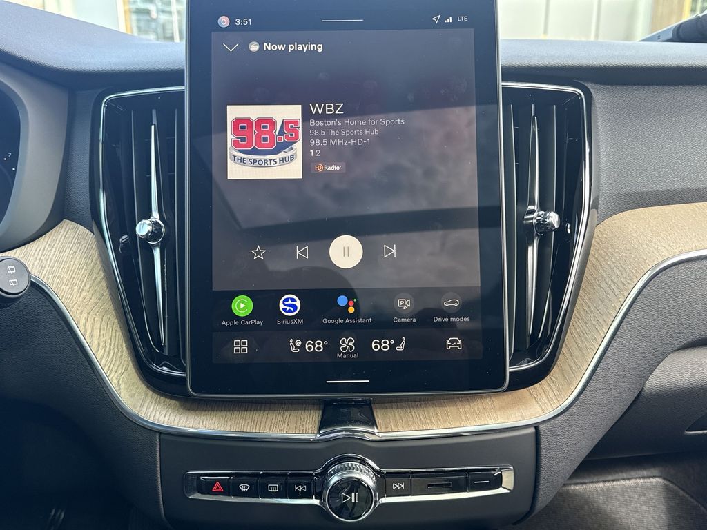2026 Volvo XC60 Plus - Photo 16