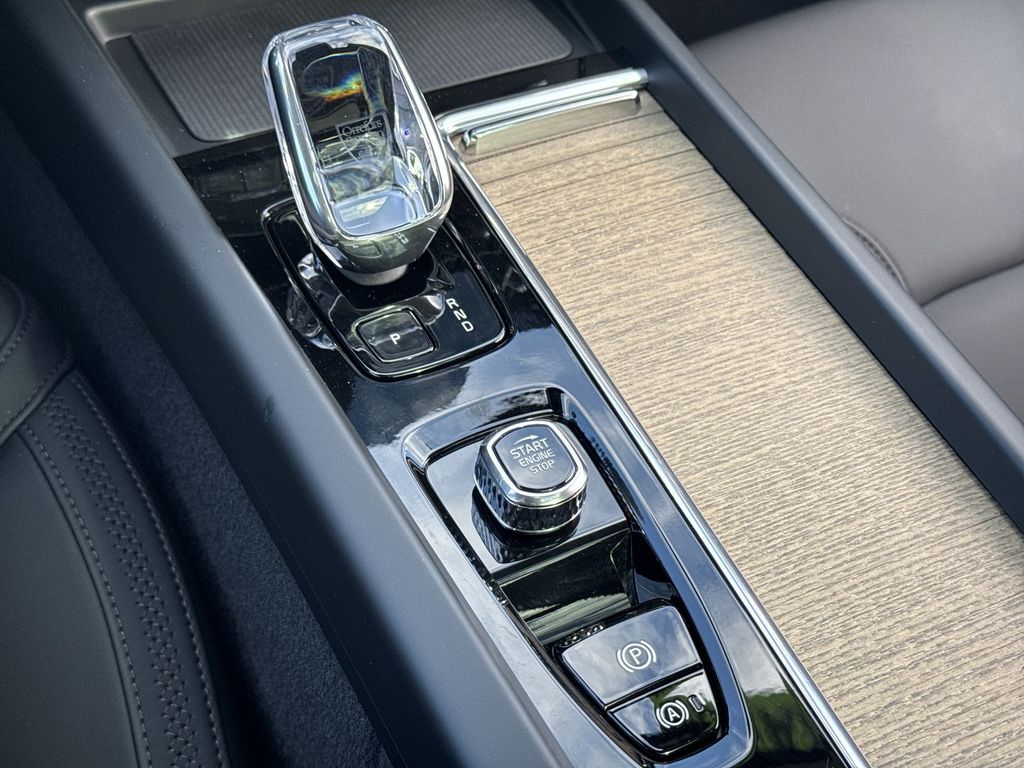 2026 Volvo XC60 Plus - Photo 20