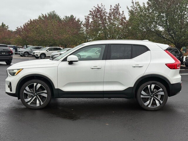 2024 Volvo XC40 Plus photo 2