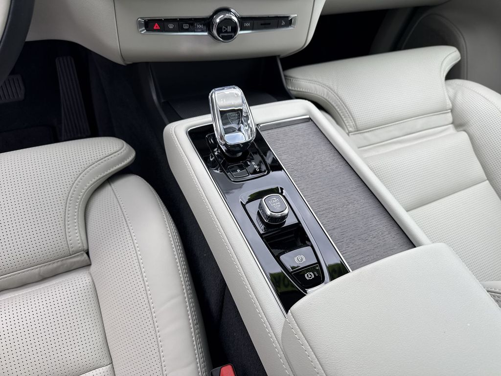 2026 Volvo XC90 Ultra - Photo 18
