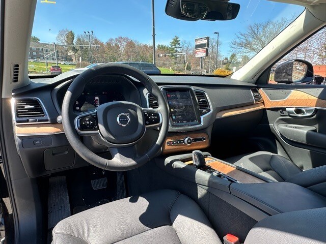 2024 Volvo XC90 B5 Plus photo 2