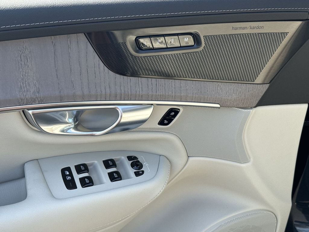 2026 Volvo XC90 Ultra - Photo 13