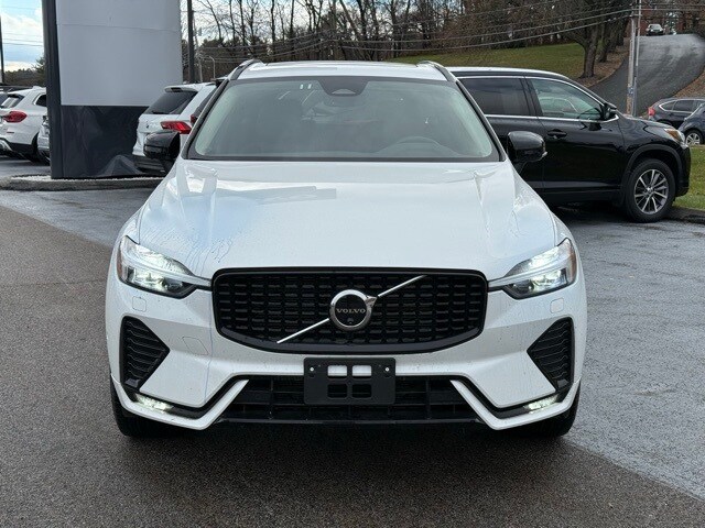 2025 Volvo XC60 B5 Plus photo 2