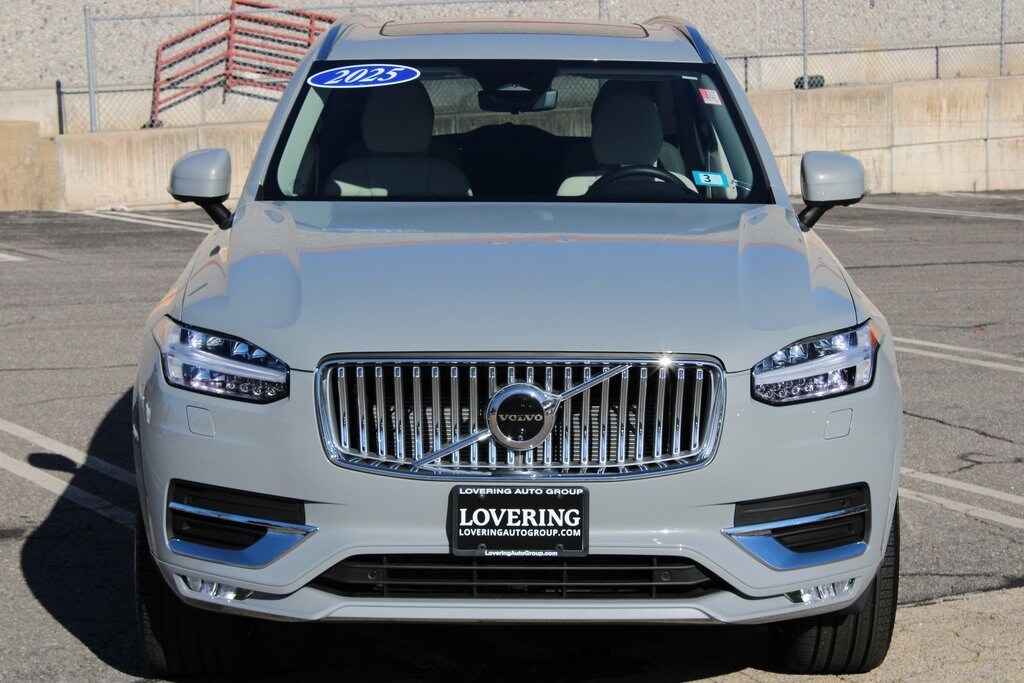 2025 Volvo XC90 Plus photo 2