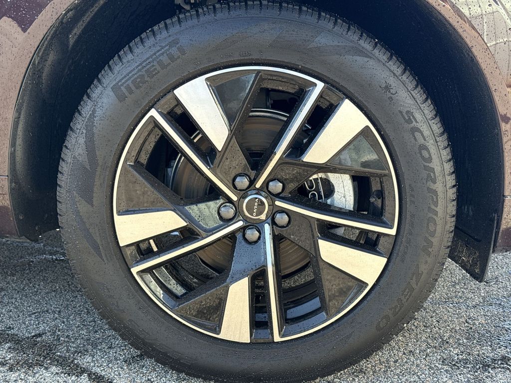 2026 Volvo XC60 Plus - Photo 10