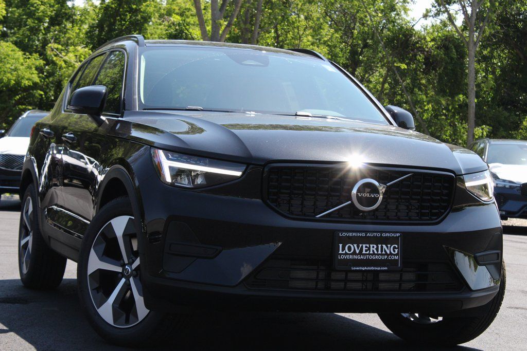2026 Volvo XC40 Core - Photo 8
