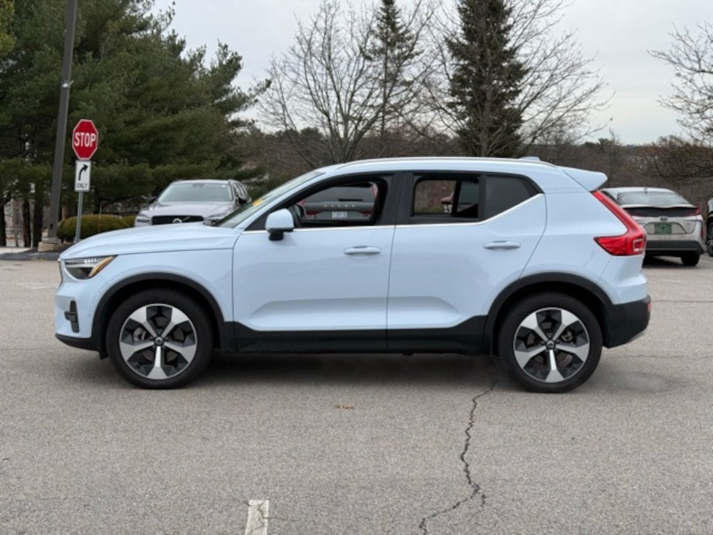 Certified 2025 Volvo XC40 B5 Plus Bright Theme SUV