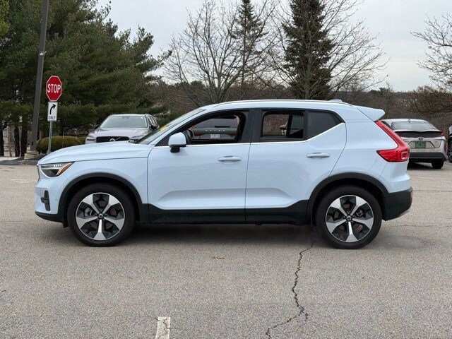 2025 Volvo XC40 Plus photo 4