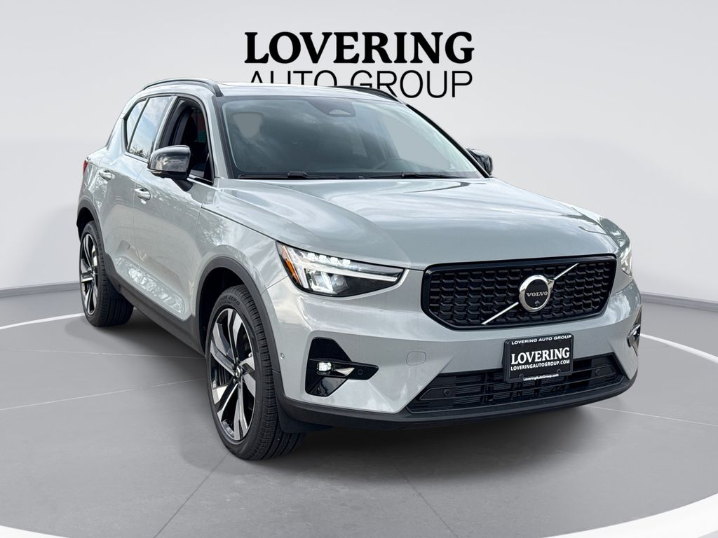 2026 Volvo XC40 SUV 