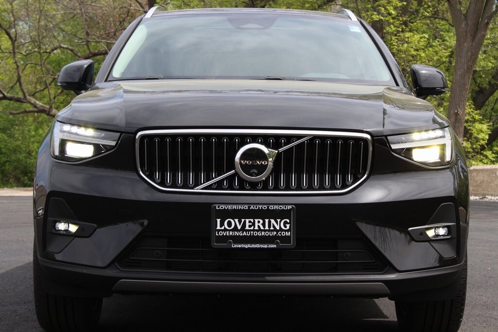 2025 Volvo XC40 Plus photo 3