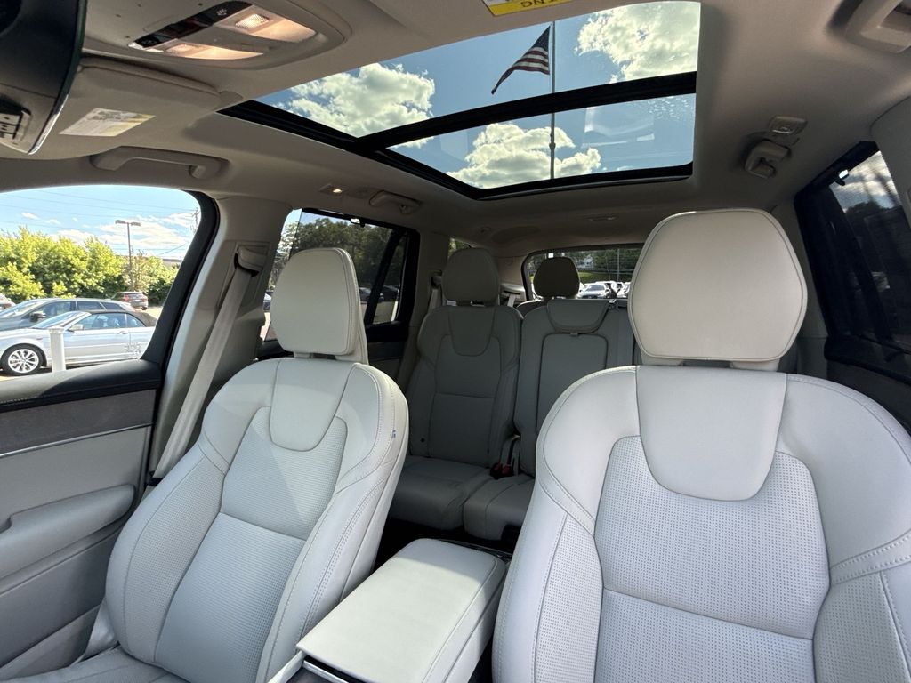 2026 Volvo XC90 Ultra - Photo 16