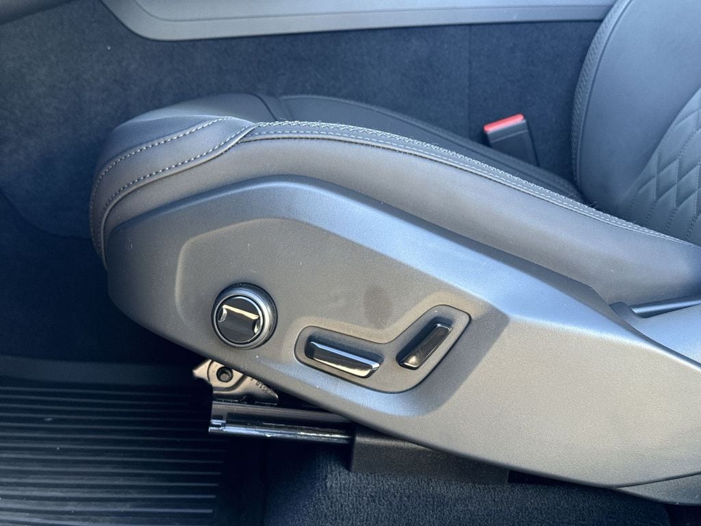 2026 Volvo XC60 Plus - Photo 12