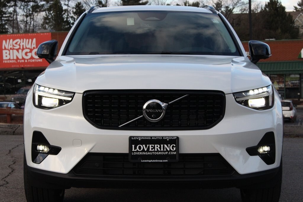 2025 Volvo XC40 Plus photo 3