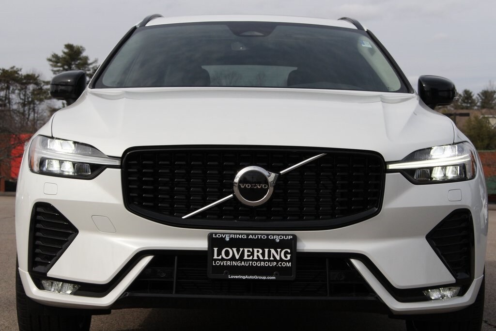 2025 Volvo XC60 B5 Core photo 3