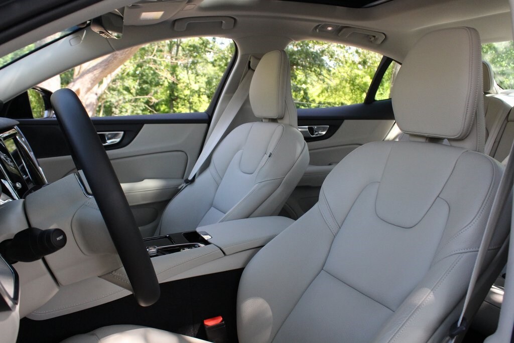 2024 Volvo S60 Recharge T8 Plus photo 4