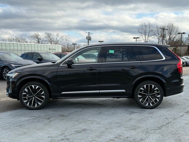 2025 Volvo XC90 B5 Plus photo 4