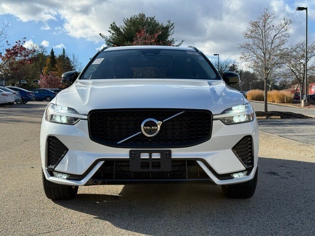 2025 Volvo XC60 B5 Plus photo 2