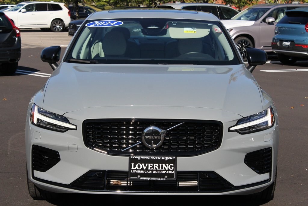 2024 Volvo S60 Recharge T8 Plus photo 3