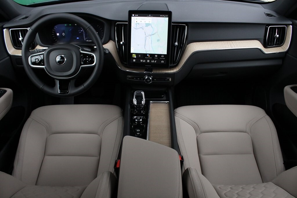 2026 Volvo XC60 B5 Plus photo 2