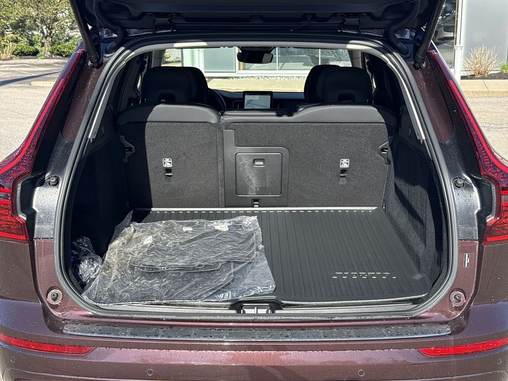 2026 Volvo XC60 Plus - Photo 22