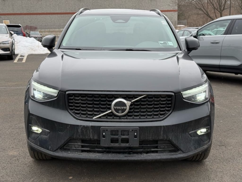 Used 2025 Volvo XC40 B5 Plus Dark Theme SUV