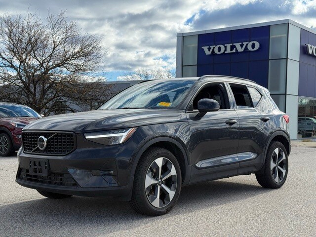 2025 Volvo XC40 Plus photo 3