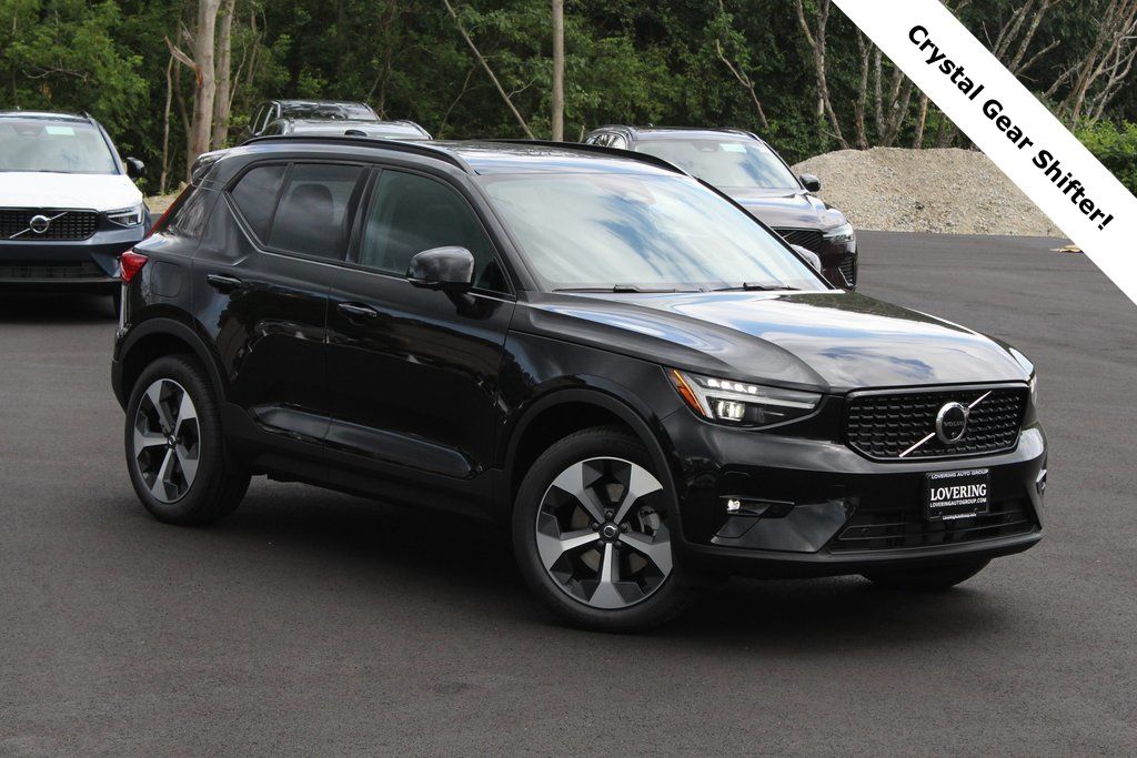 2026 Volvo XC40 SUV 